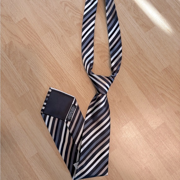 Geoffrey Beene Navy and White Striped Tie - Picture 1 of 7